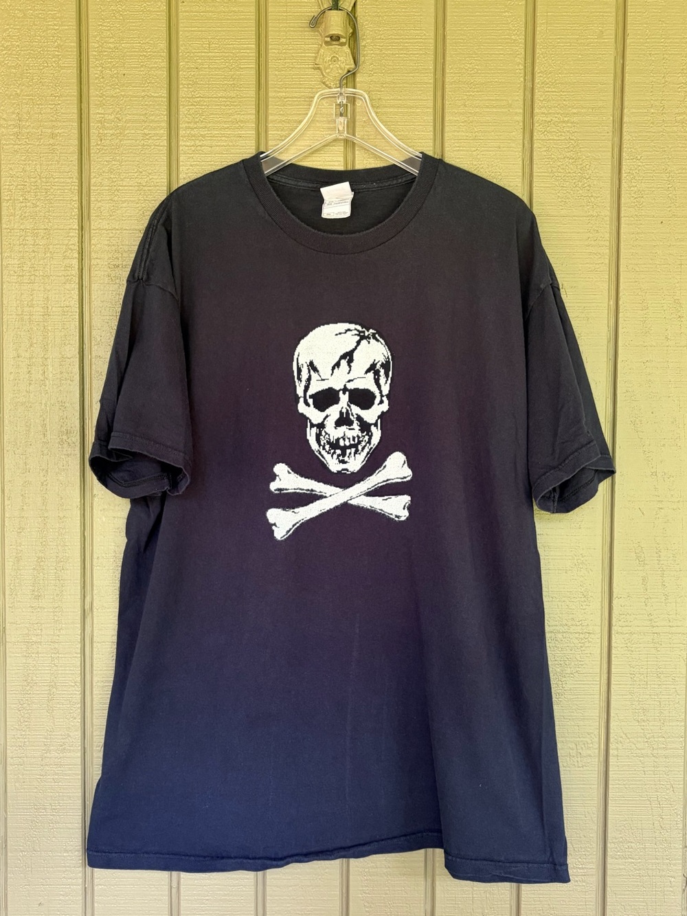 Y2K Vintage FOTL Heavy Cotton Skull & Crossbones Graphic T-Shirt - Dark Navy